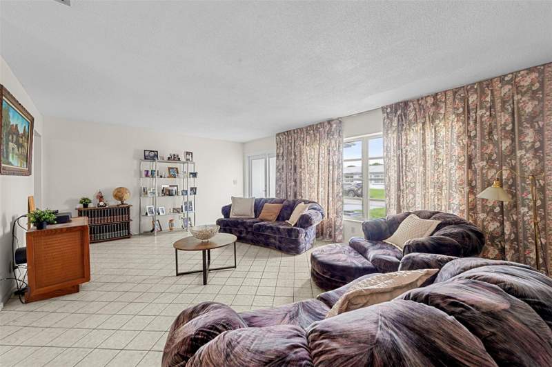 2 bedroom Single Family Residence at 8604 NW 57th Court, Mainlands Of Tamarac Lakes, Tamarac — photo 5