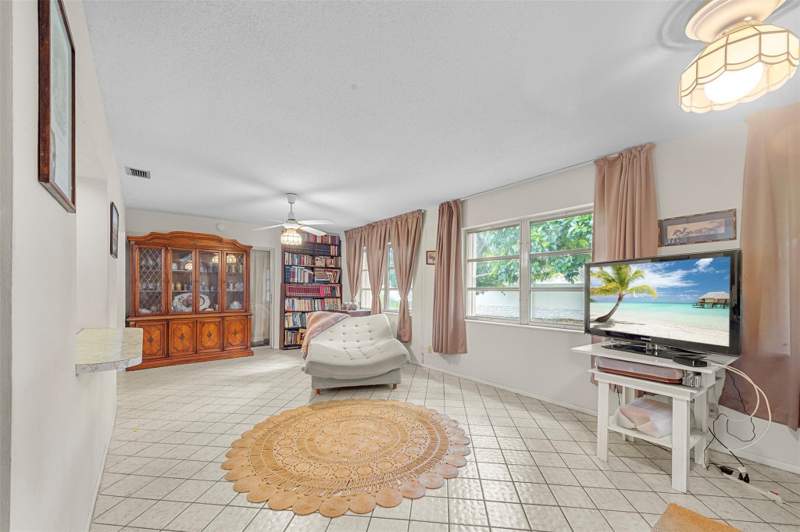 2 bedroom Single Family Residence at 8604 NW 57th Court, Mainlands Of Tamarac Lakes, Tamarac — photo 4
