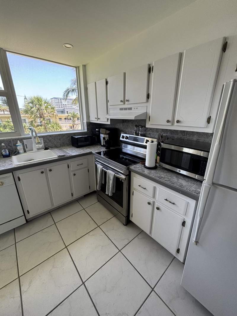 2 bedroom Condominium at 1238 Hillsboro Mile #210, Port De Mer Condo, Hillsboro Beach — photo 2