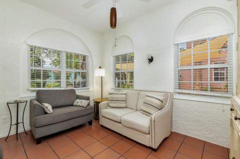 714 Sunset Road, West Palm Beach FL - photo 8 of 32