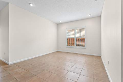 376 E Royal Cove Circle, Davie FL - photo 16 of 46