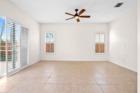 376 E Royal Cove Circle, Davie FL - photo 14 of 46