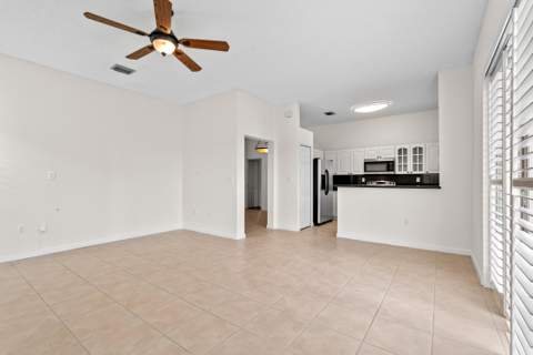 376 E Royal Cove Circle, Davie FL - photo 17 of 46