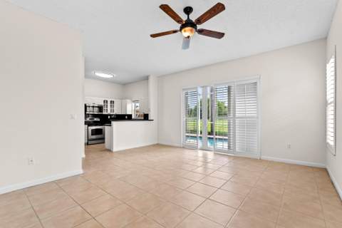 376 E Royal Cove Circle, Davie FL - photo 18 of 46