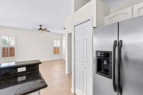 376 E Royal Cove Circle, Davie FL - photo 21 of 46