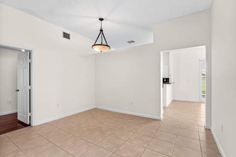 376 E Royal Cove Circle, Davie FL - photo 10 of 46
