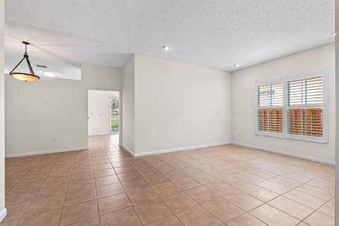 376 E Royal Cove Circle, Davie FL - photo 9 of 46