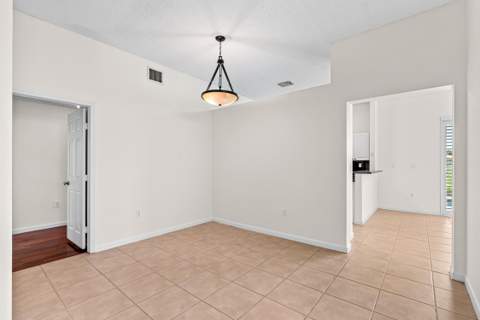 376 E Royal Cove Circle, Davie FL - photo 8 of 46