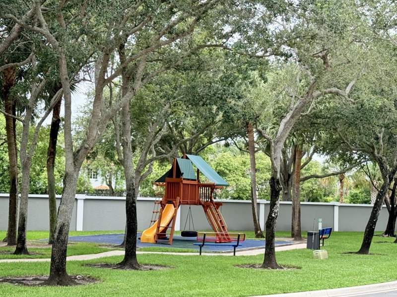 3 bedroom Townhouse at 13219 NW 7th Manor, Lago West Subdivision, Plantation — photo 4