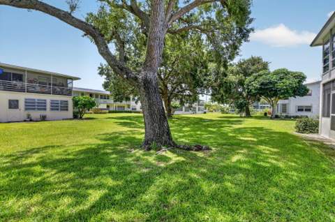 290 Oakridge Q #290, Deerfield Beach FL - photo 13 of 21