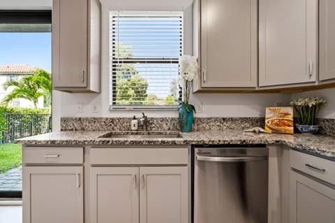 5323 Santa Maria Avenue, Boynton Beach FL - photo 13 of 38