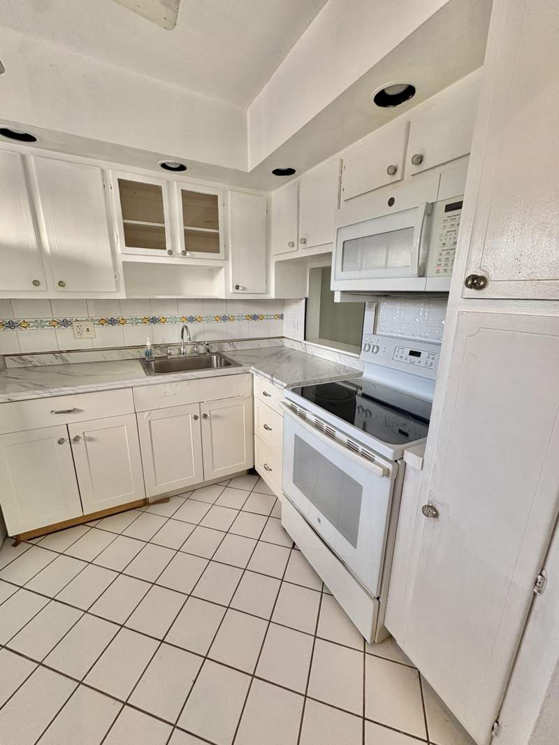 2 bedroom Condominium at 209 Oxford 200, Century Village / Oxford Condo, West Palm Beach — photo 3