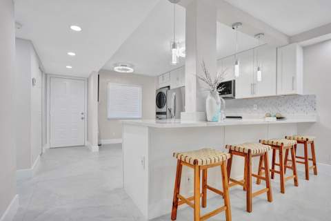 7146 Huntington Lane #402, Delray Beach FL - photo 7 of 50