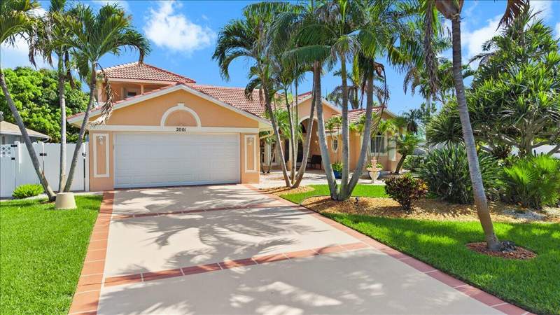 3 bedroom Single Family Residence at 2001 Cypress Avenue, Surfside Unit 1 Subdivision, Fort Pierce — photo 3
