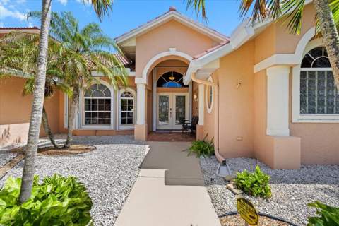 2001 Cypress Avenue, Fort Pierce FL - photo 6 of 32