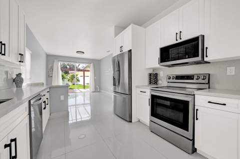 17021 NW 10th Street, Pembroke Pines FL - photo 11 of 75