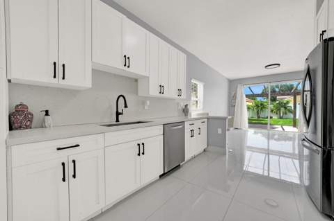 17021 NW 10th Street, Pembroke Pines FL - photo 12 of 75
