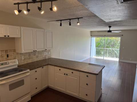 725 Hummingbird Way #210, North Palm Beach FL - photo 17 of 30