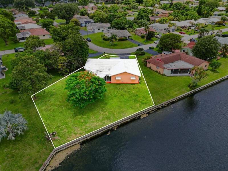 2 bedroom Single Family Residence at 9401 NW 70 Place, Westwood Community 4, Tamarac — photo 4