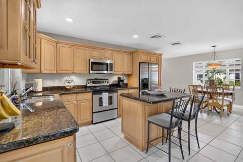1851 NW 106th Avenue, Pembroke Pines FL - photo 12 of 58