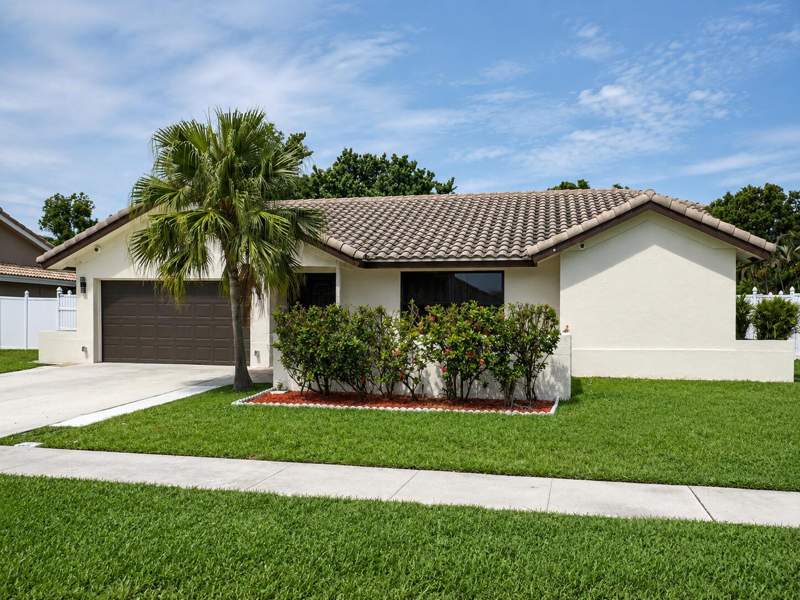 3 bedroom Single Family Residence at 6995 NW 5th Avenue, Hidden Lake, Boca Raton — photo 2
