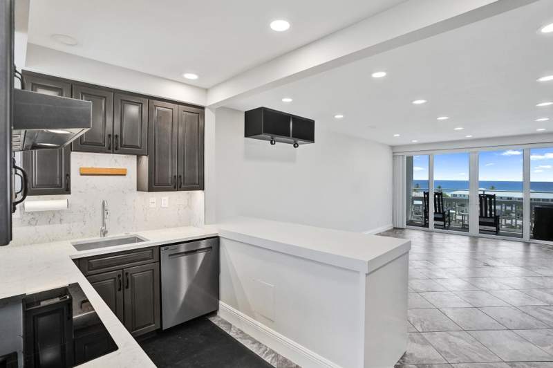 1 bedroom Stock Cooperative at 1900 S Ocean Drive #710, Breakwater Towers Co-Op, Fort Lauderdale — photo 2