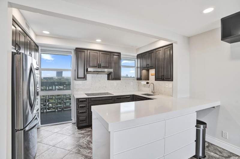 1 bedroom Stock Cooperative at 1900 S Ocean Drive #710, Breakwater Towers Co-Op, Fort Lauderdale — photo 3