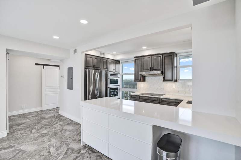 1 bedroom Stock Cooperative at 1900 S Ocean Drive #710, Breakwater Towers Co-Op, Fort Lauderdale — photo 4