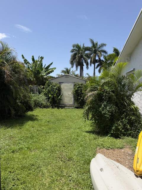 3079 Indian Trail, Lake Worth FL - photo 6 of 25
