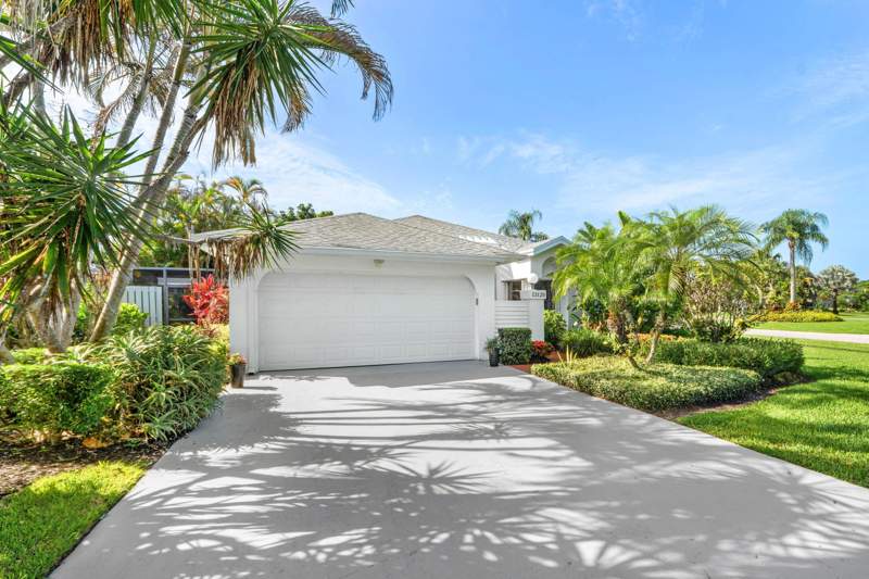 3 bedroom Single Family Residence at 13120 Bonnette Drive, Eastpointe , Palm Beach Gardens — photo 2