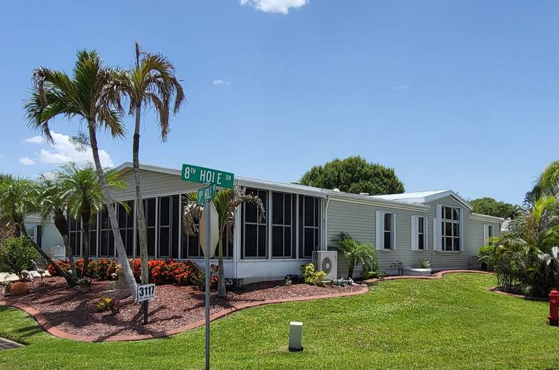 2 bedroom Manufactured Home at 3117 8th Hole Drive, The Links At Savanna Club, Port St. Lucie — photo 2