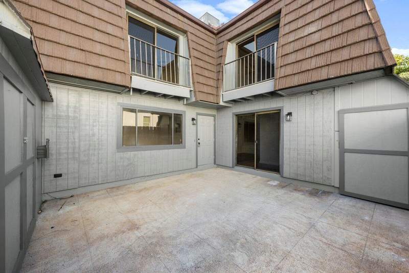 2 bedroom Townhouse at 1980 NE Dixie Highway, Pond Ridge Villas East Condo, Jensen Beach — photo 2