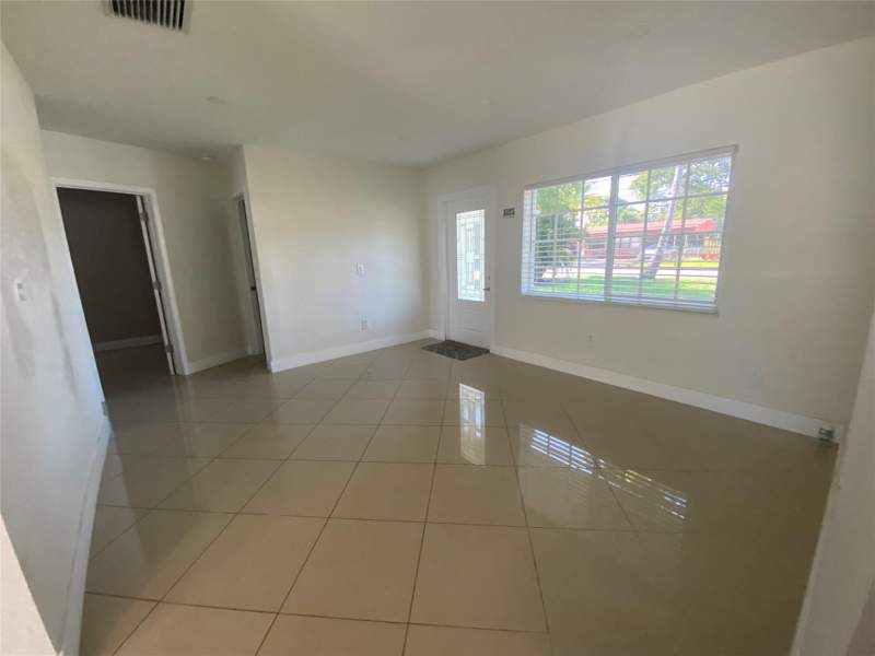 3 bedroom Single Family Residence at 6325 Grant Court, Weidlings Sub Of S1/2 Of, Hollywood — photo 3