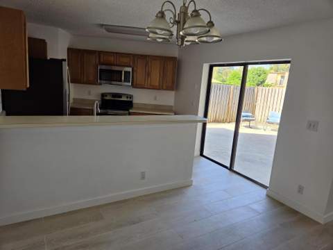 22 Springdale Circle, Palm Springs FL - photo 10 of 37