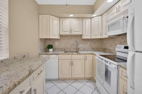 332 Capri G, Delray Beach FL - photo 16 of 54