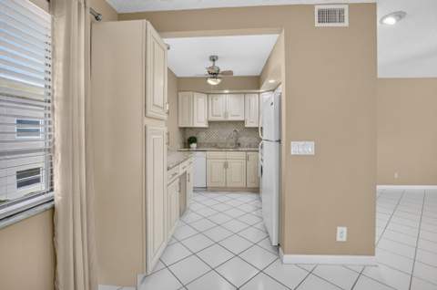 332 Capri G, Delray Beach FL - photo 14 of 54