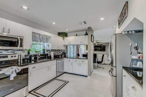 18174 SE Fairview Circle, Tequesta FL - photo 11 of 34