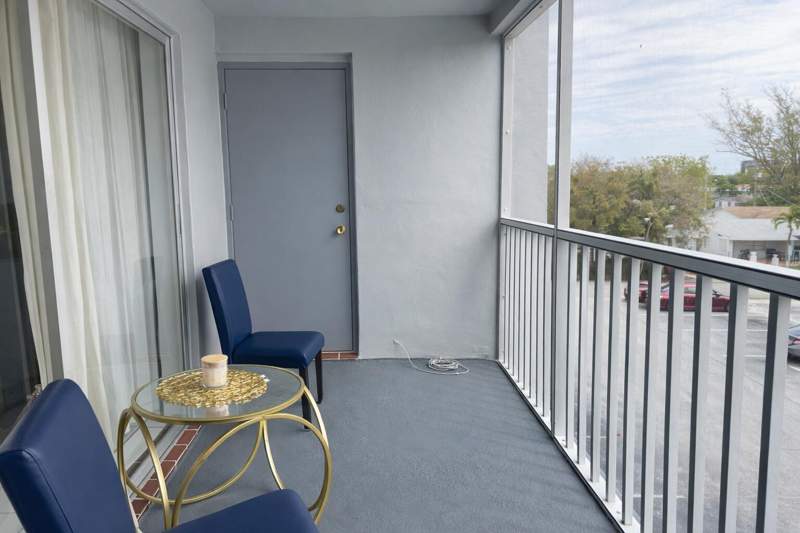 2 bedroom Condominium at 215 SE 3rd Avenue #306D, First Gulfstream Garden, Hallandale Beach — photo 2