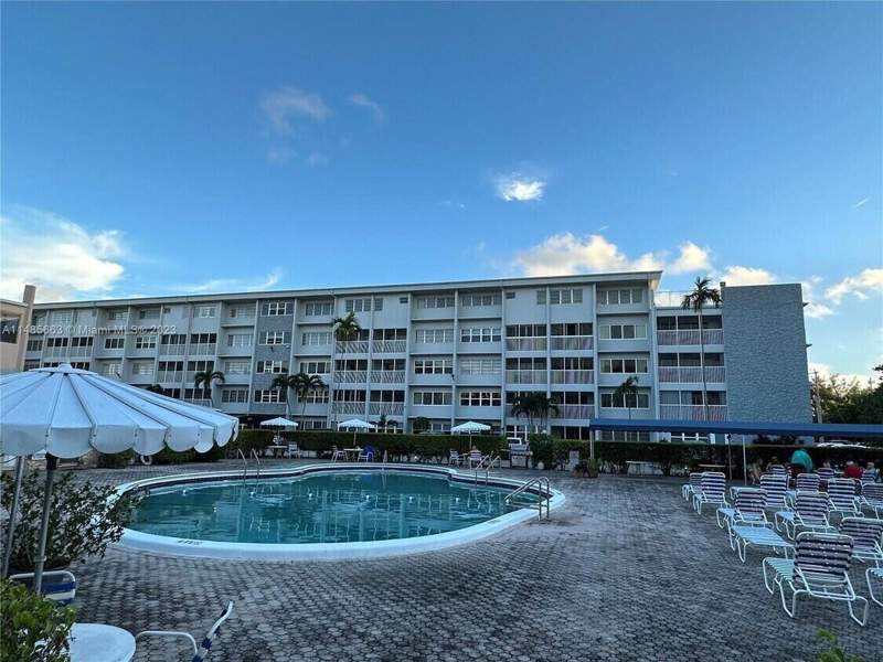 2 bedroom Condominium at 215 SE 3rd Avenue #306D, First Gulfstream Garden, Hallandale Beach — photo 4