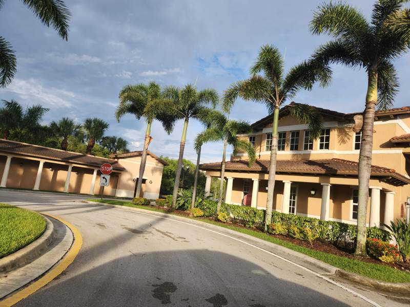 3 bedroom Townhouse at 502 SW 147th Avenue, Meadow Pines, Pembroke Pines — photo 2