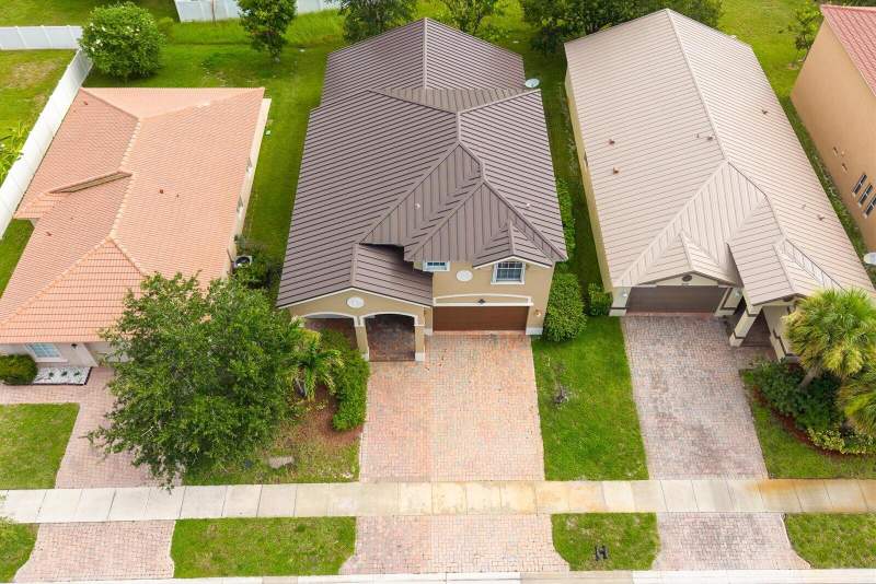 4 bedroom Single Family Residence at 2166 SW Newport Isles Boulevard, Fourth Replat Of Portofino Isles, Port St. Lucie — photo 5