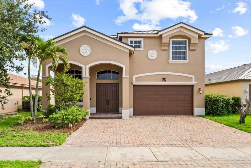 4 bedroom Single Family Residence at 2166 SW Newport Isles Boulevard, Fourth Replat Of Portofino Isles, Port St. Lucie — photo 2