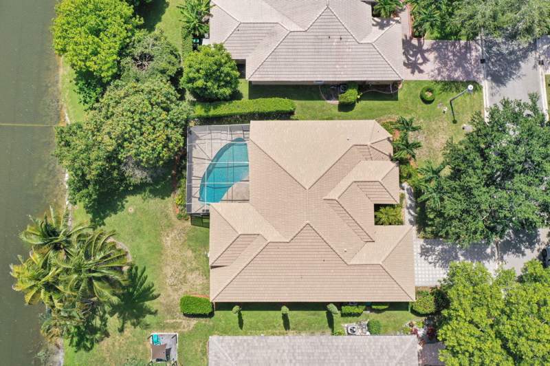 4 bedroom Single Family Residence at 6420 NW 41st Street, Estates At Turtle Run, Coral Springs — photo 3