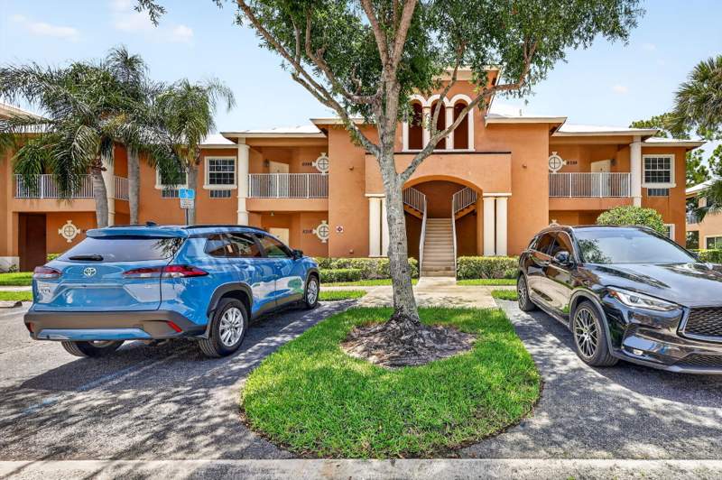 2 bedroom Condominium at 8326 Mulligan Circle #2123, Castle Pines Condominium, Port St. Lucie — photo 2