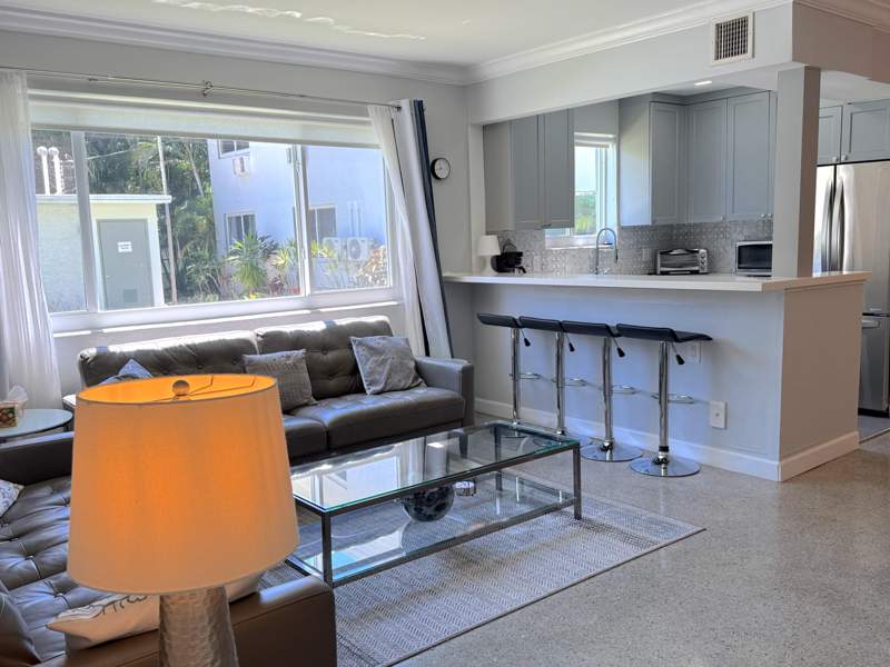 2 bedroom Stock Cooperative at 624 Antioch Avenue #6, Beachside Apts Co-Op, Fort Lauderdale — photo 3