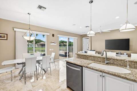 10888 Deer Park Lane, Boynton Beach FL - photo 14 of 55