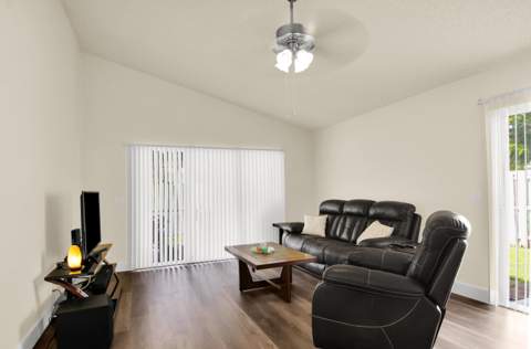 4692 Lakeside Circle, West Palm Beach FL - photo 11 of 39
