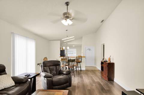 4692 Lakeside Circle, West Palm Beach FL - photo 10 of 39