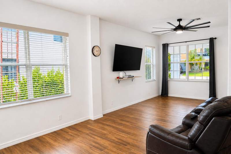5 bedroom Single Family Residence at 609 SW 167th Way, Pembroke Shores, Pembroke Pines — photo 5
