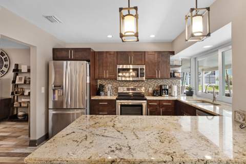 981 SE 10th Court, Pompano Beach FL - photo 10 of 54